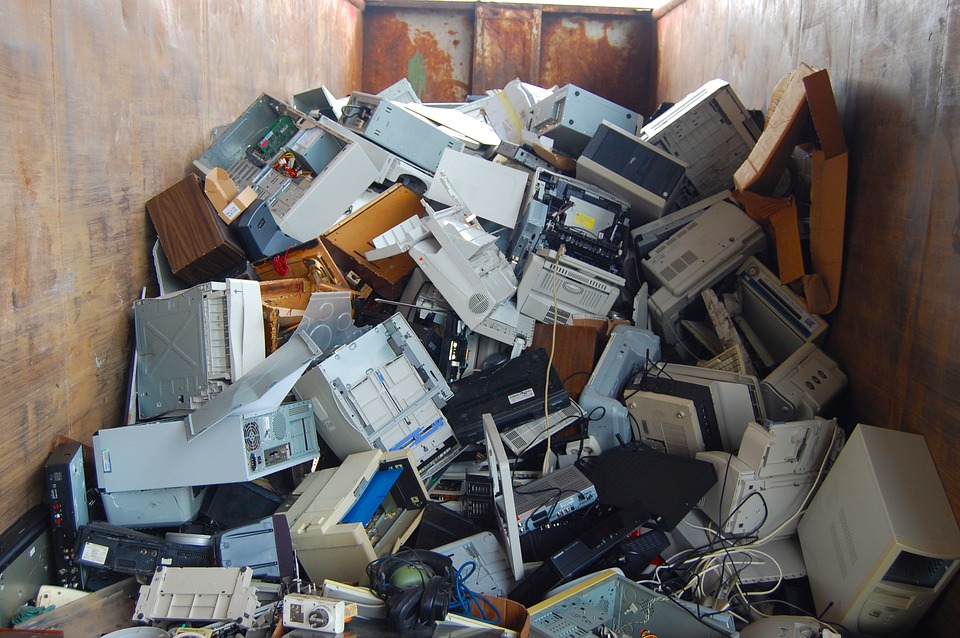 Como as empresas estão lucrando com a reciclagem de resíduos eletrônicos?